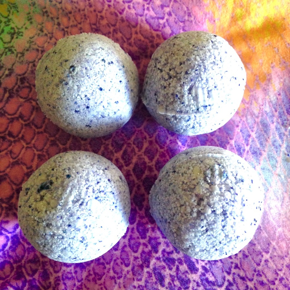6pc Custom Handmade Medium Bath Bombs - Picture 4 of 6